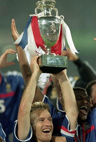 2000欧洲杯夺冠热门（欧洲杯2000年冠军）