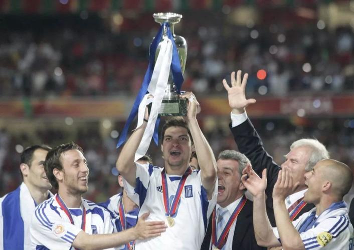 希腊夺得欧洲杯回国（希腊欧洲杯夺冠后回国盛况）