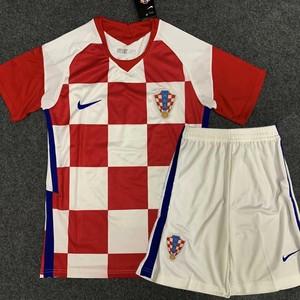 欧洲杯克罗地亚客队球衣（欧洲杯克罗地亚球服颜色）