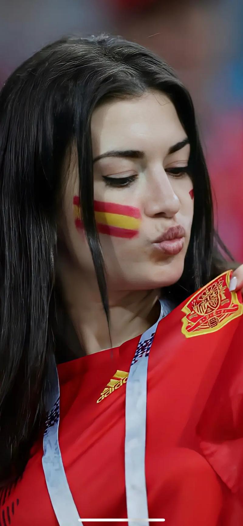 西班牙美女欧洲杯预测（西班牙人女球迷）