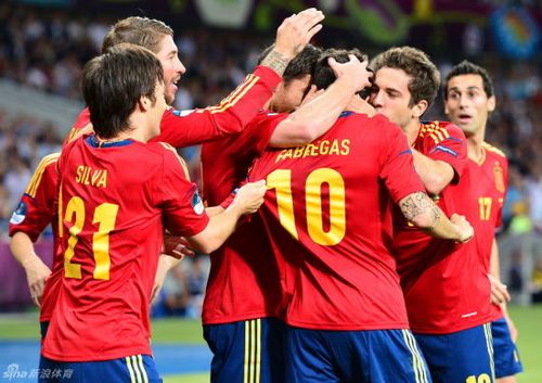 欧洲杯西班牙庆祝皇室（西班牙欧洲杯晋级之路）